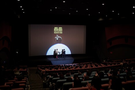 椎名林檎「轟音上映会 And The Beat GOes ON ~The Sexual Healing~」の様子。