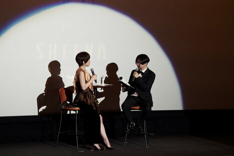 椎名林檎「轟音上映会 And The Beat GOes ON ~The Sexual Healing~」の様子。