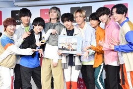 SUPER★DRAGONカレンダーは毅と彪馬の新婚旅行？壮吾は玲於と洸希のハグにご満悦