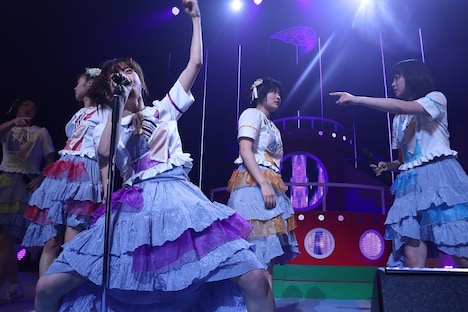 「私立恵比寿中学ようこそ秋冬ホールツアー2019～世界のみなさんおめでとうアイドルって楽しい～」北海道・カナモトホール（札幌市民ホール）公演の様子。