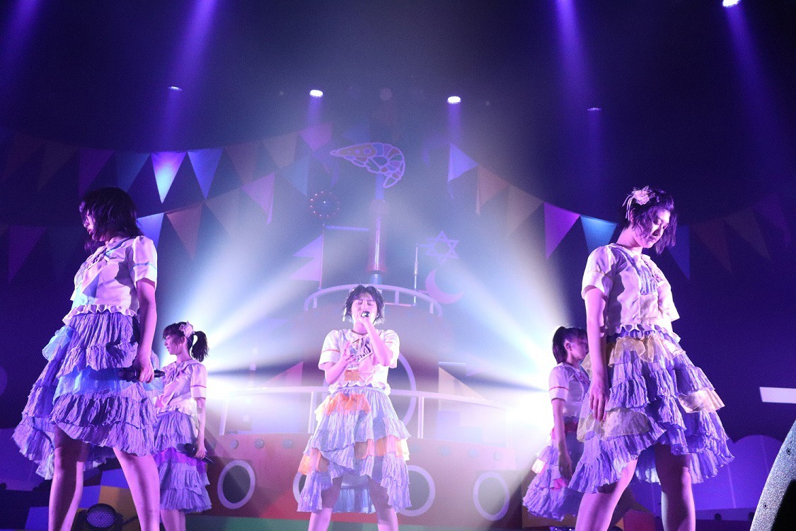 「私立恵比寿中学ようこそ秋冬ホールツアー2019～世界のみなさんおめでとうアイドルって楽しい～」北海道・カナモトホール（札幌市民ホール）公演の様子。