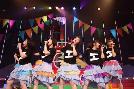 「私立恵比寿中学ようこそ秋冬ホールツアー2019～世界のみなさんおめでとうアイドルって楽しい～」北海道・カナモトホール（札幌市民ホール）公演の様子。