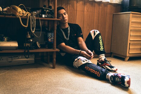 「Reebok CLASSIC×N0IR」ルックブックより。