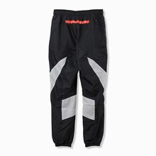 「Reebok CLASSIC×N0IR」SWAY TRACK PNT（1万3200円）。