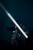 FACETASM制作の衣装を着用するやくしまるえつこ。