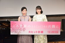 左からコトリンゴ、のん。