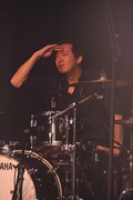 ベッド・インのバブルジョーク披露中、チェリーボーイを探すスローセックス石島(Dr / パートタイムラバーズ)。