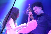 左から益子寺かおり、レイザーラモンRG。