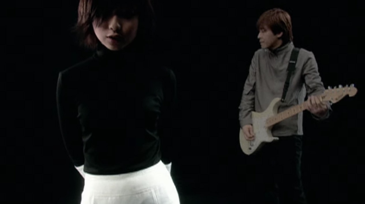 Every Little Thing「fragile」MVより。