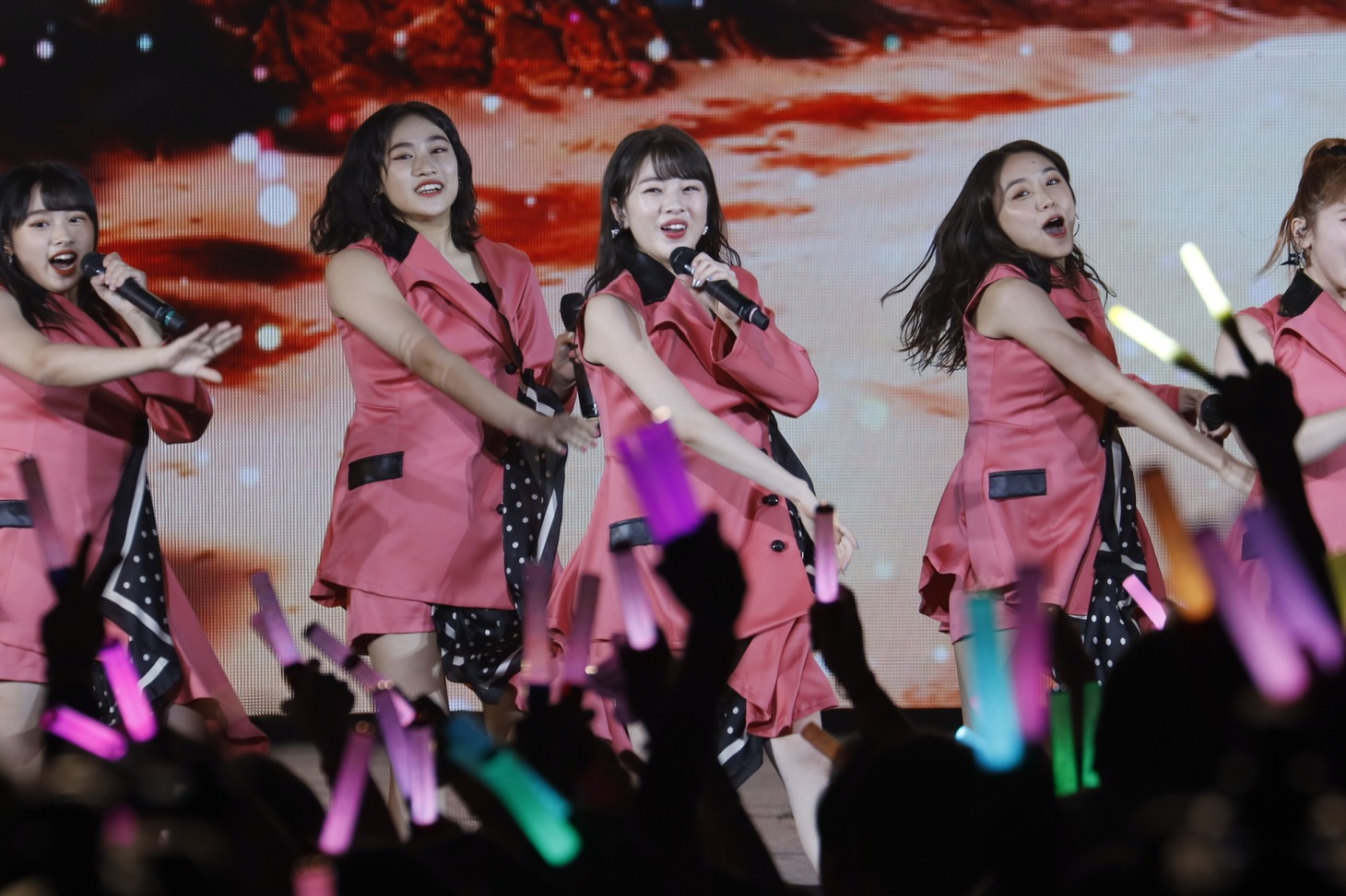 「アンジュルム ライブツアー 2019 夏秋『Next Page』～中西香菜卒業スペシャル～」の様子。（写真提供：アップフロントグループ）