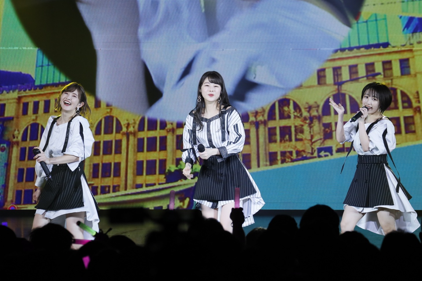 「アンジュルム ライブツアー 2019 夏秋『Next Page』～中西香菜卒業スペシャル～」の様子。（写真提供：アップフロントグループ）