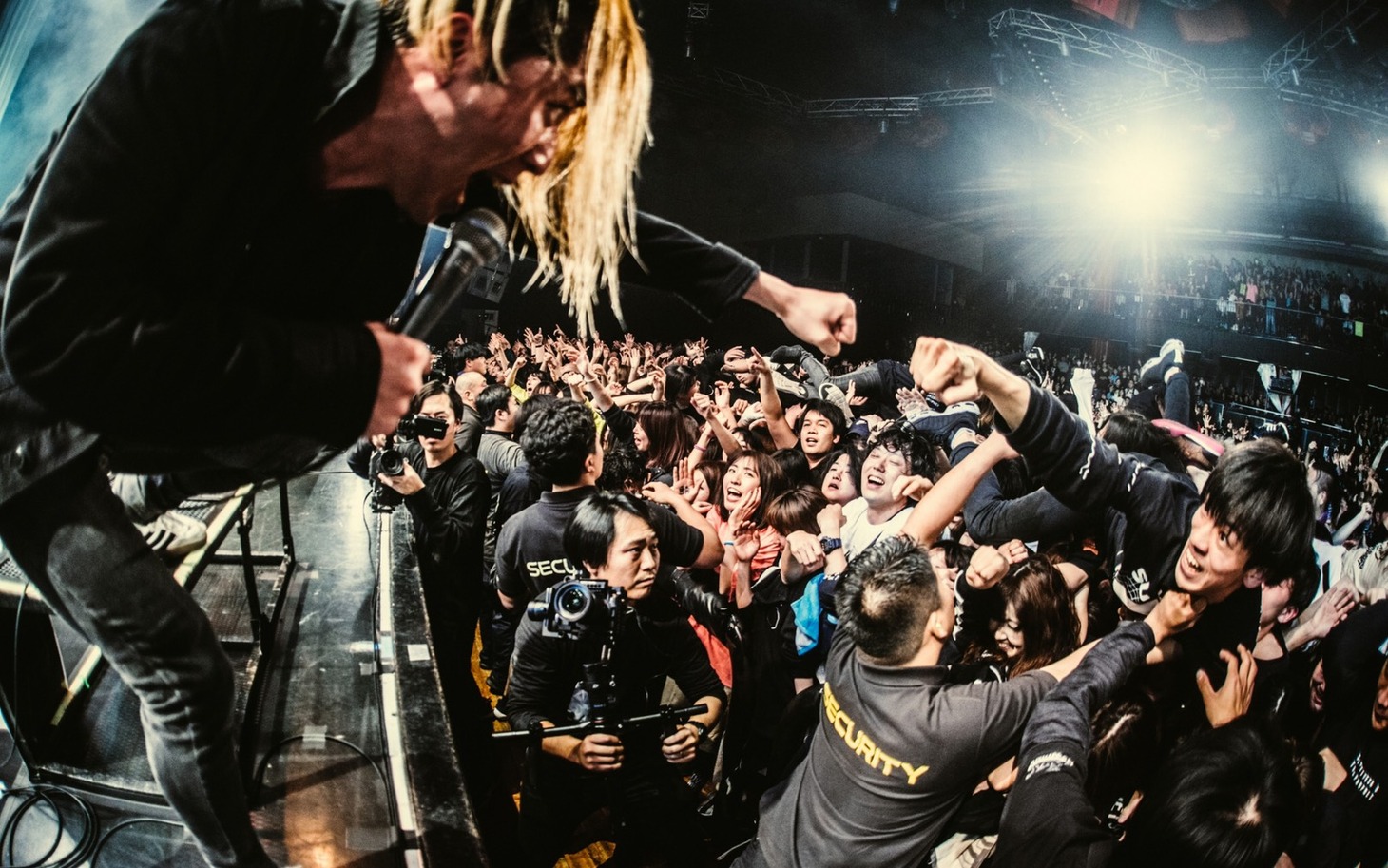 Yosh（Vo）（Photo by toya）