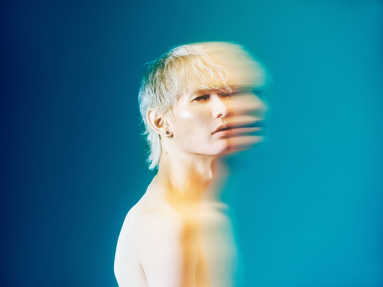 TempalayのJohn Natsuki、明日19:00に自宅でのソロライブ映像YouTubeプレミア公開