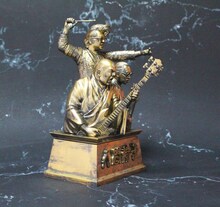 人間椅子30周年記念スタチューのサンプル。