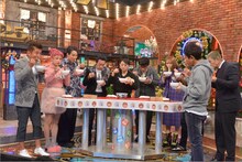 左から勝俣州和、ひかぷぅ 、陣、大友康平、友近、飯尾和樹、村重杏奈、はなわ、ダウンタウン。(c)読売テレビ