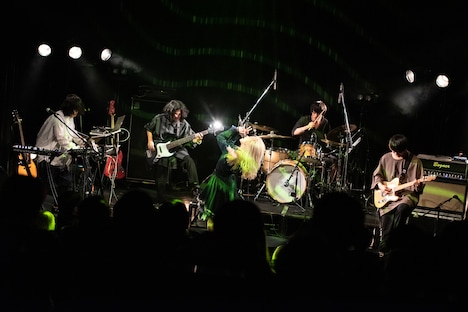 マオエニア「PRE ONE MAN LIVE」の様子。（撮影：関上貴也）