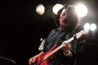 藍（B）（撮影：関上貴也）