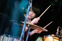 小室響（Dr）（撮影：関上貴也）