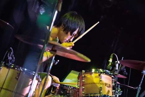 小室響（Dr）（撮影：関上貴也）