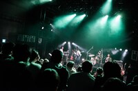 マオエニア「PRE ONE MAN LIVE」の様子。（撮影：関上貴也）