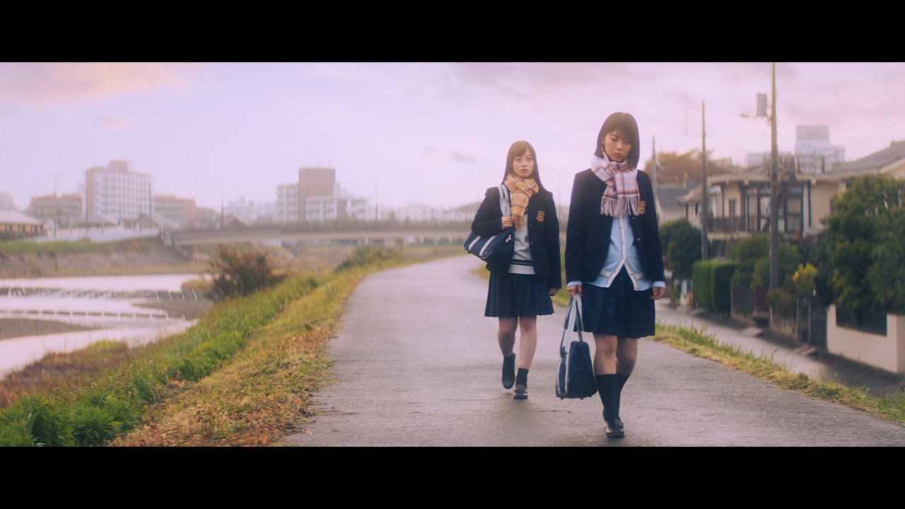 NTTドコモCM「カンナとミナミ」編のワンシーン。