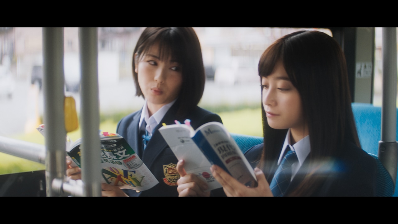 NTTドコモCM「カンナとミナミ」編のワンシーン。