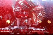 Kiss「END OF THE ROAD WORLD TOUR」東京ドーム公演よりYOSHIKI出演時の様子。
