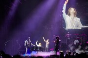 Kiss「END OF THE ROAD WORLD TOUR」東京ドーム公演よりYOSHIKI出演時の様子。