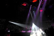 Kiss「END OF THE ROAD WORLD TOUR」東京ドーム公演よりYOSHIKI出演時の様子。