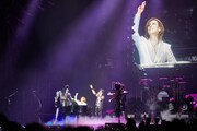 Kiss「END OF THE ROAD WORLD TOUR」東京ドーム公演よりYOSHIKI出演時の様子。