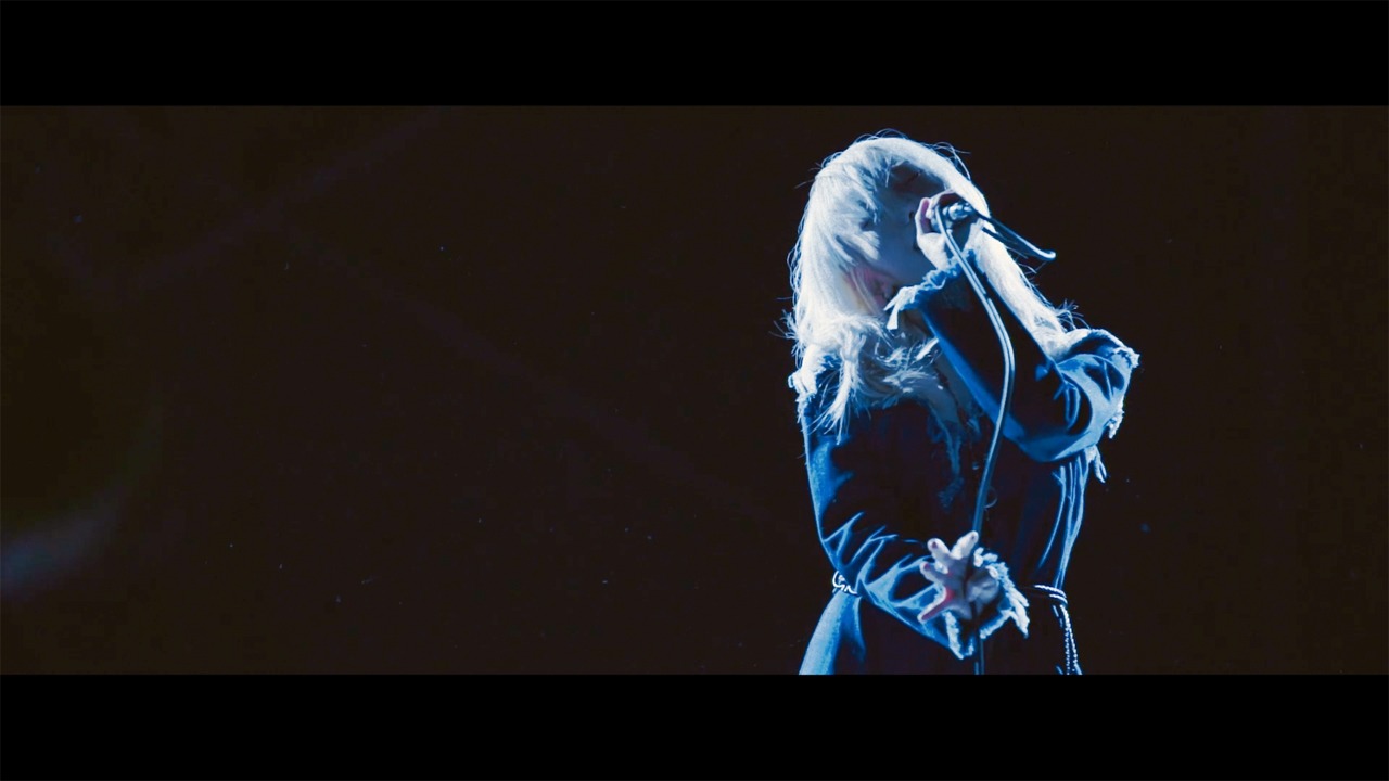 マオエニア「Failure」「someday I will」スタジオライブ映像のワンシーン。