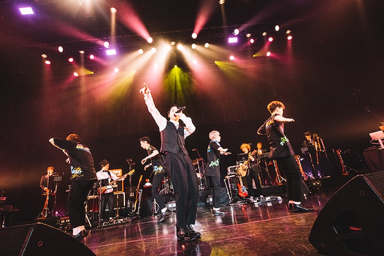 Sky Hi恒例ライブでファン投票による人気曲の順位発表 仲間たちが誕生日を祝福 ライブレポート 音楽ナタリー Sky Hi恒例ライブでファン投票による人気曲の順位発表 仲間たちが誕生日を祝福 ライブレポート 音楽ナタリー