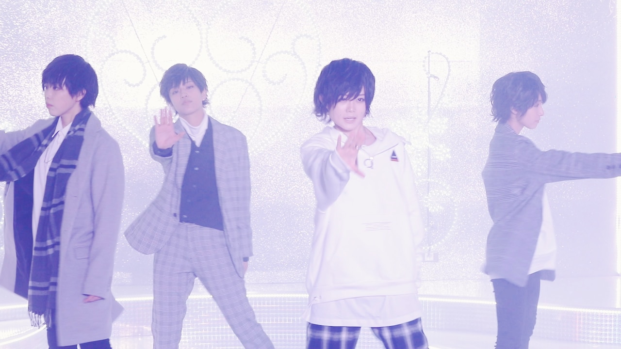 EUPHORIA「冬色イルミネーション」ミュージックビデオのワンシーン。