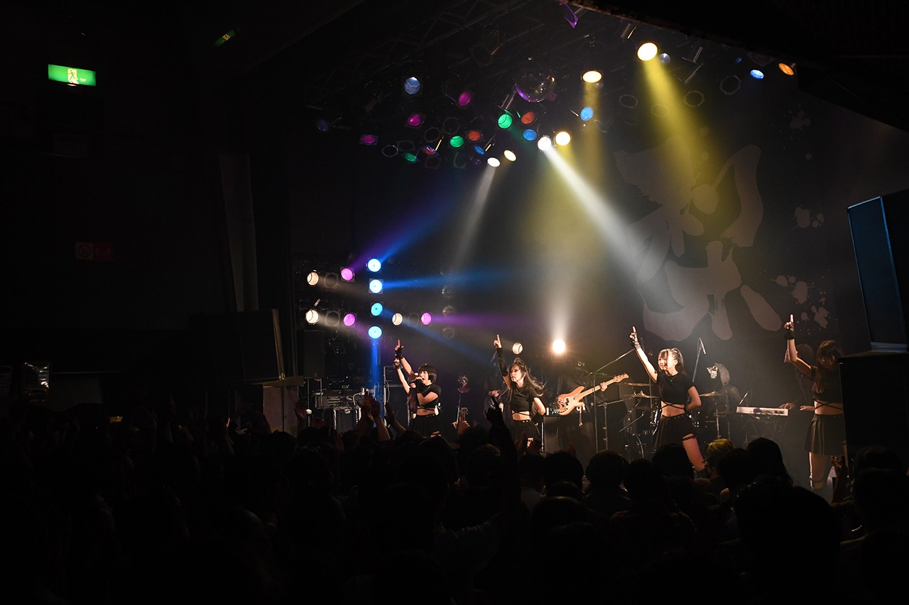 鶯籠「梨 2019 vol.2」の様子。（撮影：斉藤明）
