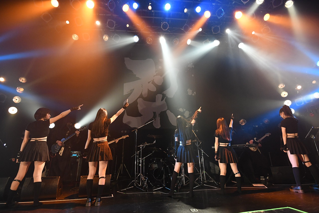 鶯籠「梨 2019 vol.2」の様子。（撮影：斉藤明）