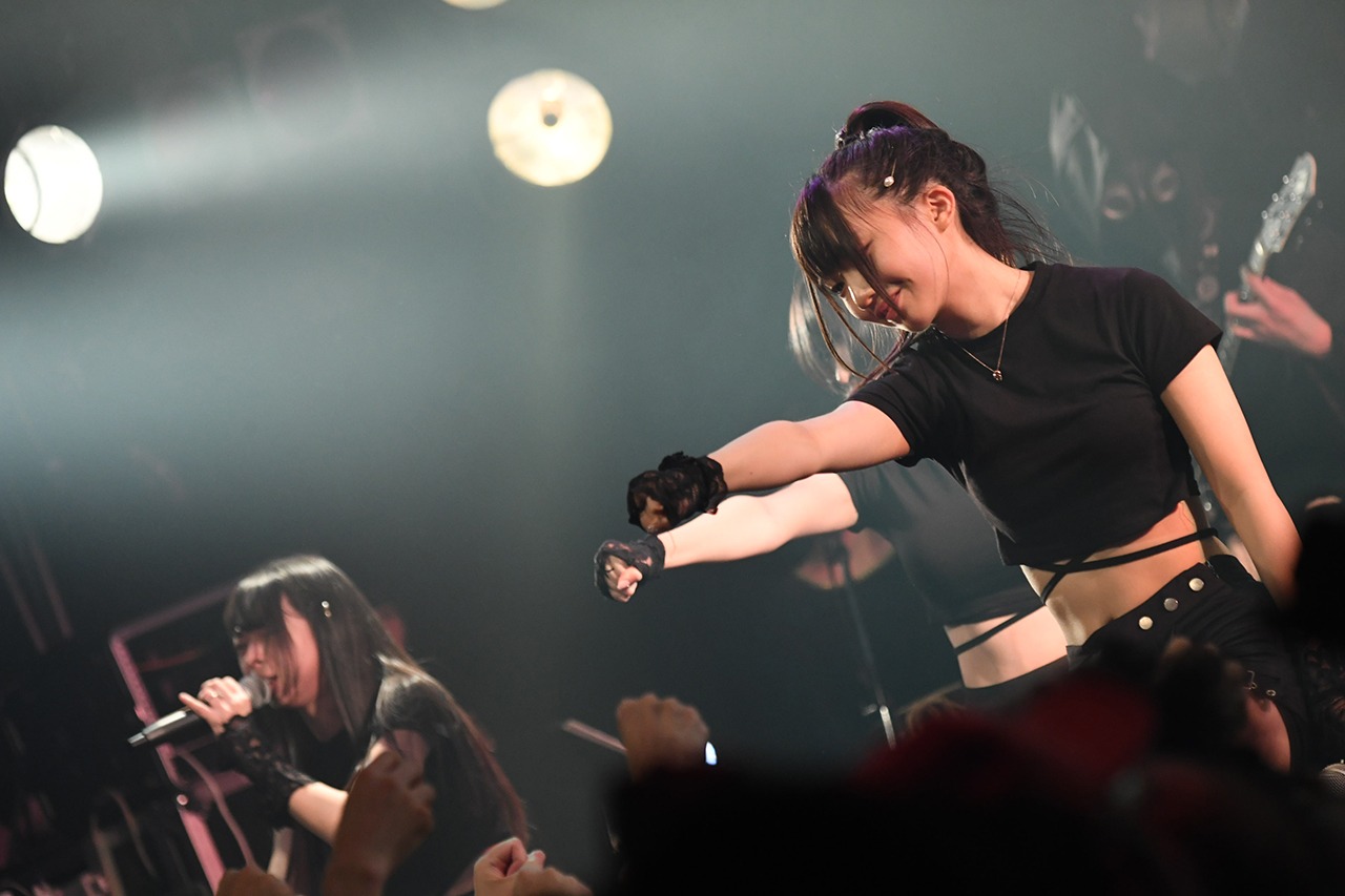 鶯籠「梨 2019 vol.2」の様子。（撮影：斉藤明）