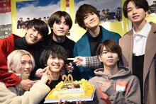吉田仁人（下段左から2番目）の誕生日を祝うM!LK。