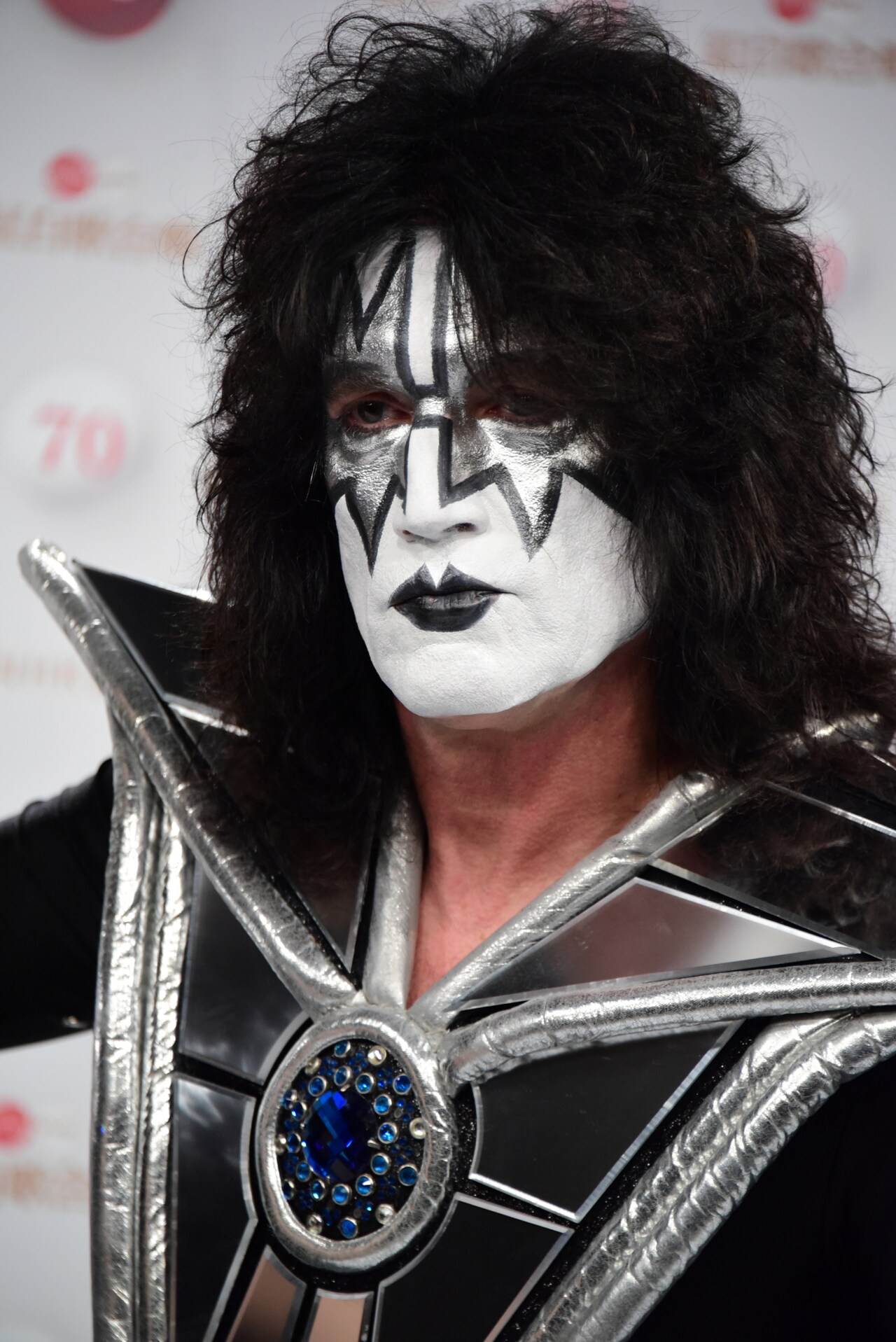 トミー・セイヤー（G / Kiss） - YOSHIKI「NHK紅白歌合戦」でKissと