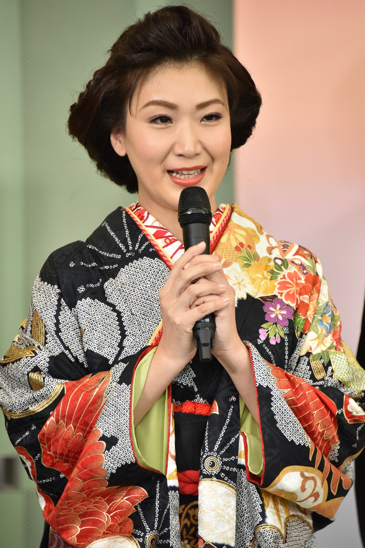 左から乃木坂46の松村沙友理、齋藤飛鳥、高山一実。 [画像ギャラリー