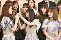 左から乃木坂46の松村沙友理、齋藤飛鳥、高山一実。