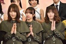 左から欅坂46の菅井友香、小林由依、小池美波。