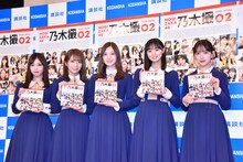 左から乃木坂46の与田祐希、秋元真夏、白石麻衣、遠藤さくら、堀未央奈。