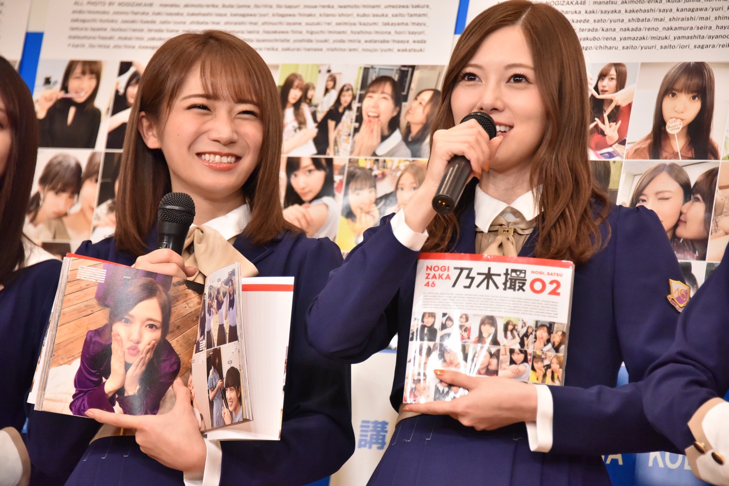左から秋元真夏、白石麻衣。