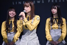左から齊藤京子、佐々木久美、高本彩花（日向坂46）。