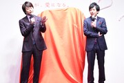 左から櫻井翔、二宮和也。