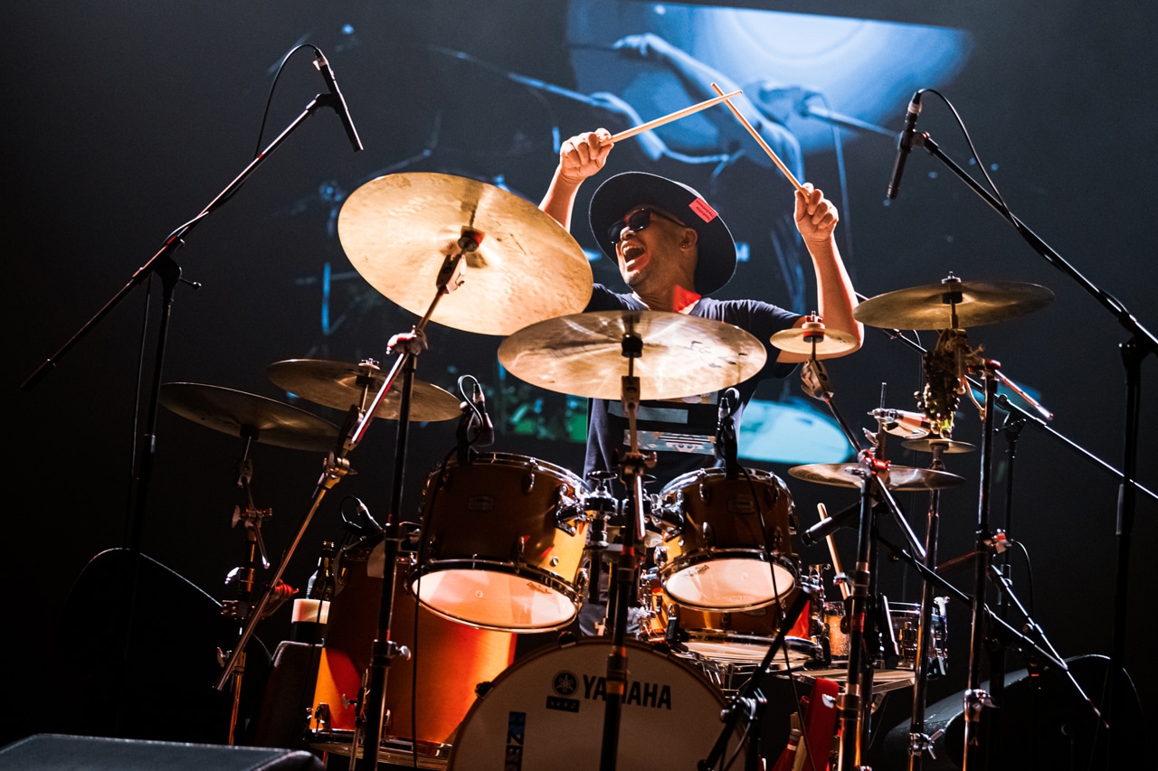 H ZETT KOU（Dr）（Photo by Yuta Ito）