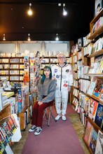 左からカイ、鈴木慶一。