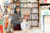 左からカイ、鈴木慶一。