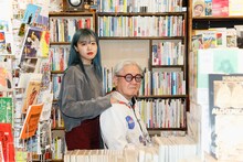 左からカイ、鈴木慶一。