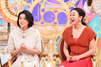 「1周回って知らない話」パートの様子。左から高嶋ちさ子、浅田真央。(c)日本テレビ